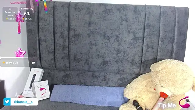 Littlee Bunny  online show from October 13, 10:40 am