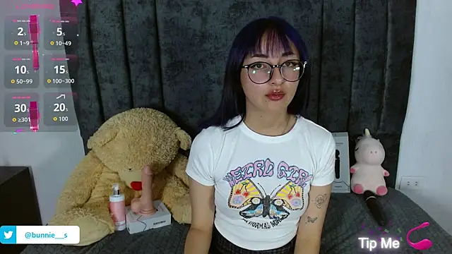 Littlee Bunny  online show from October 6, 10:32 am