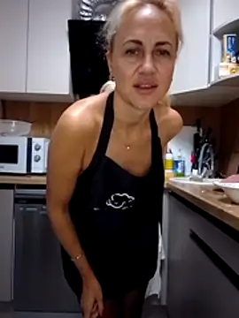 Snapshot of KissMiSveet chatting on November 1, 2:54 pm KissMiSveet online show from November 1, 2:54 pm