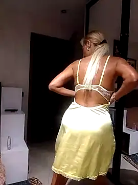 Snapshot of KissMiSveet chatting on September 14, 4:49 pm KissMiSveet online show from September 14, 4:49 pm