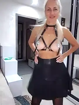 Snapshot of KissMiSveet chatting on October 4, 5:06 pm KissMiSveet online show from October 4, 5:06 pm