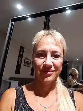 Snapshot of KissMiSveet chatting on September 19, 4:17 pm KissMiSveet online show from September 19, 4:17 pm