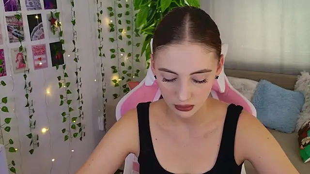 ViolaParkerss online show from September 25, 10:25 am