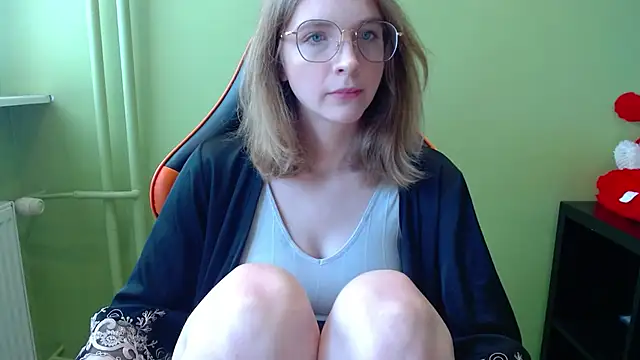 juicyPenny online show from April 16, 6:46 am