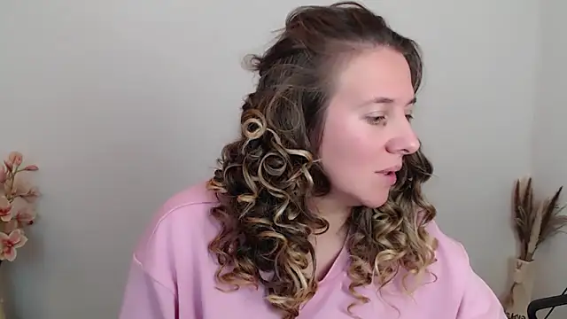 Snapshot of Darklure_ chatting on October 7, 10:25 pm Darklure online show from October 7, 10:25 pm