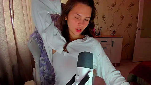 yourdreamm  online show from October 16, 8:28 am