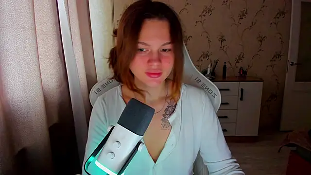 yourdreamm  online show from October 9, 8:18 am