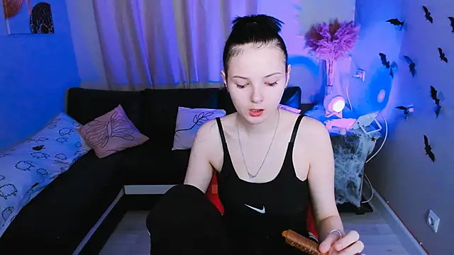 Snapshot of Leila_xxBaby chatting on October 31, 12:09 pm Leila xxBaby online show from October 31, 12:09 pm