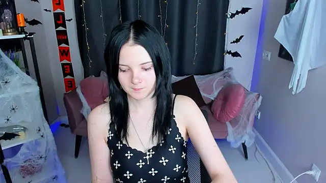 Snapshot of Leila_xxBaby chatting on October 29, 12:31 pm Leila xxBaby online show from October 29, 12:31 pm