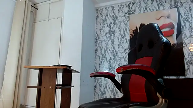 Snapshot of mariani_smith chatting on October 8, 12:09 pm mariani smith online show from October 8, 12:09 pm