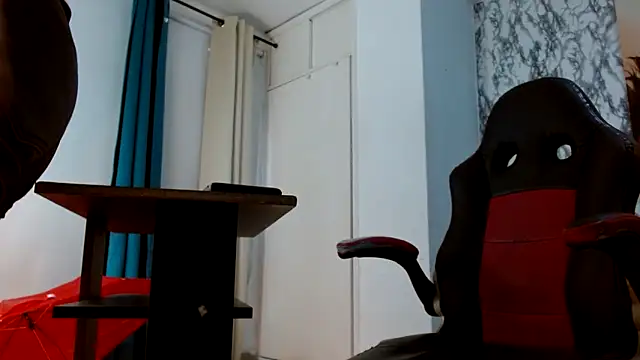 Snapshot of mariani_smith chatting on September 25, 12:04 pm mariani smith online show from September 25, 12:04 pm