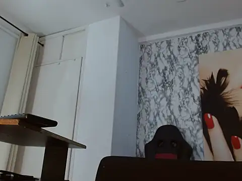 Snapshot of mariani_smith chatting on October 4, 1:06 pm mariani smith online show from October 4, 1:06 pm