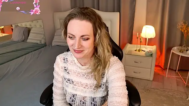 lana glow online show from October 3, 8:36 pm