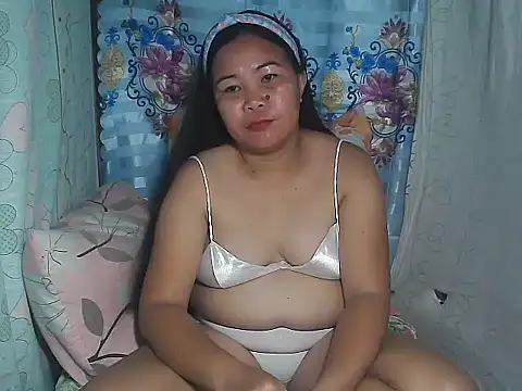 Snapshot of SweetFuck_Tina chatting on October 24, 10:33 am SweetFuck Tina online show from October 24, 10:33 am