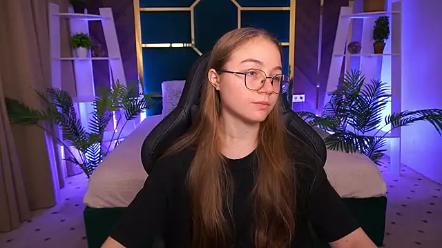 ArrinaWairr online show from October 28, 8:42 am