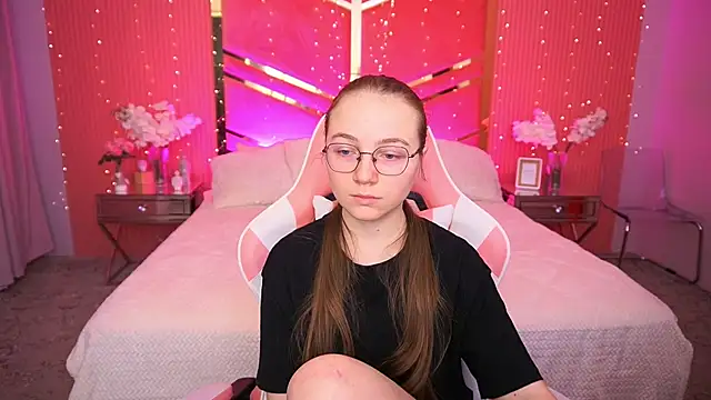 ArrinaWairr online show from February 12, 9:33 am