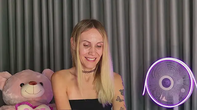 Snapshot of goddess_kate__ chatting on October 27, 2:12 pm goddess kate online show from October 27, 2:12 pm