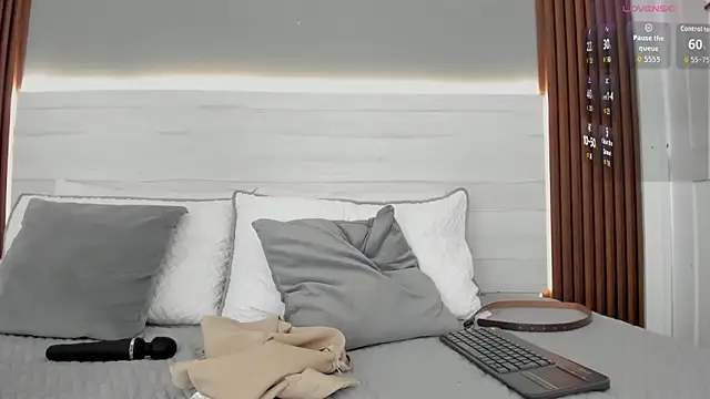 Emmy Meadows online show from October 4, 8:13 pm