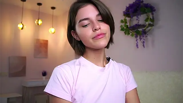 Snapshot of EleneButton chatting on October 28, 1:11 am EleneButton online show from October 28, 1:11 am