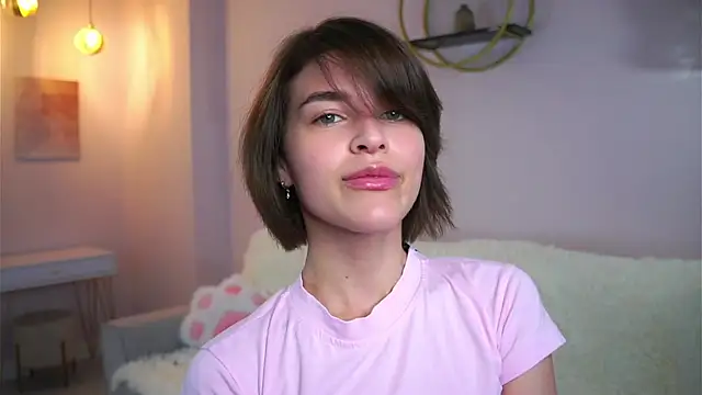 Snapshot of EleneButton chatting on October 7, 1:32 am EleneButton online show from October 7, 1:32 am