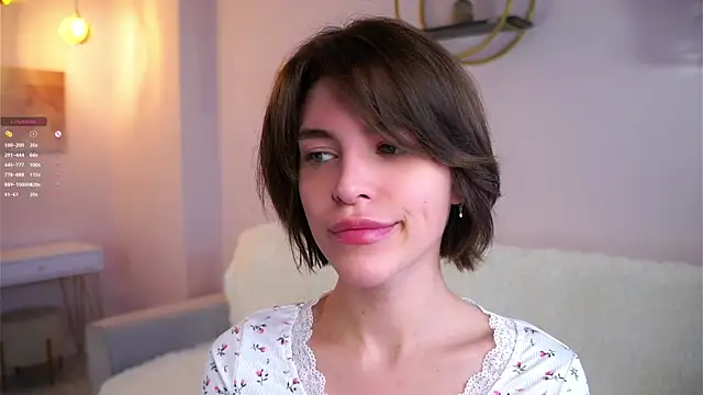 Snapshot of EleneButton chatting on October 4, 1:33 am EleneButton online show from October 4, 1:33 am