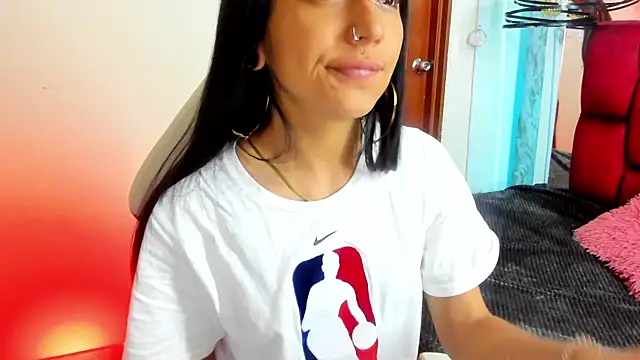 Snapshot of Sheilly_brown chatting on October 24, 7:32 pm Sheilly brown online show from October 24, 7:32 pm