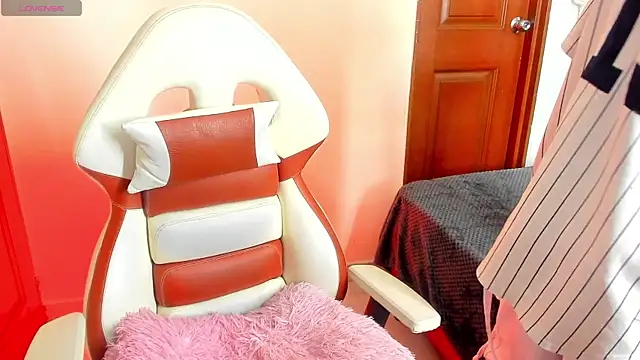 Snapshot of Sheilly_brown chatting on October 25, 7:43 pm Sheilly brown online show from October 25, 7:43 pm