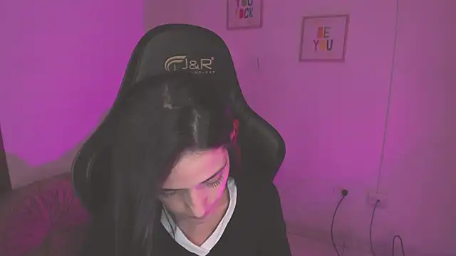 ZoeValencia1 online show from April 7, 8:00 pm