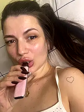 Snapshot of Cute_Erika chatting on October 26, 5:41 pm Cute Erika online show from October 26, 5:41 pm