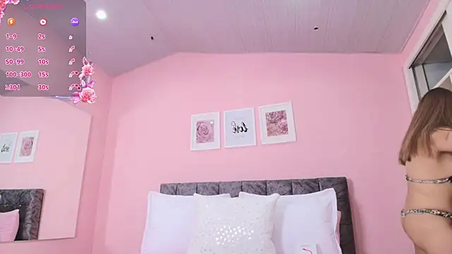 Snapshot of maddie_beauty chatting on October 26, 8:59 pm maddie beauty online show from October 26, 8:59 pm