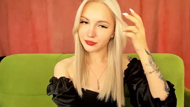 LisaFoxyMe online show from October 13, 8:17 am