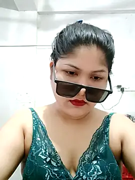 Snapshot of Nusrat-N chatting on October 21, 1:53 am Nusrat-N online show from October 21, 1:53 am