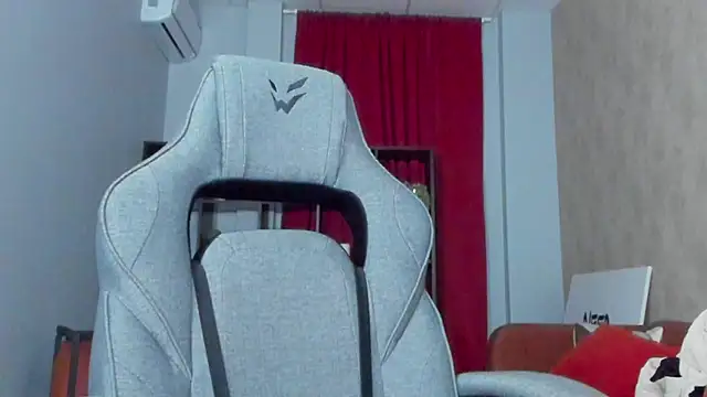 SakuraBliss online show from November 8, 5:40 pm