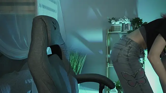 SakuraBliss online show from October 22, 3:28 pm