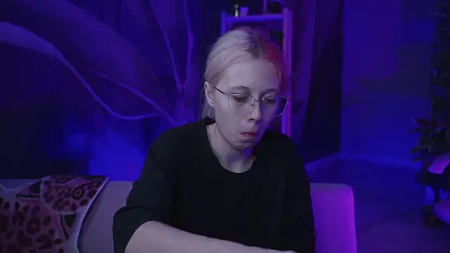 SakuraBliss online show from October 3, 3:06 pm