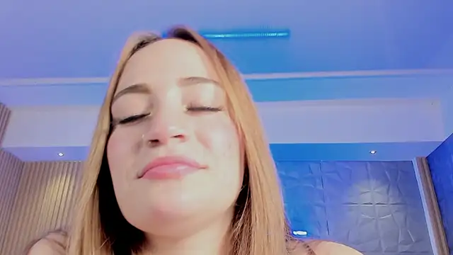 Snapshot of MadisonAnngel chatting on October 10, 10:14 pm MadisonAnngel online show from October 10, 10:14 pm