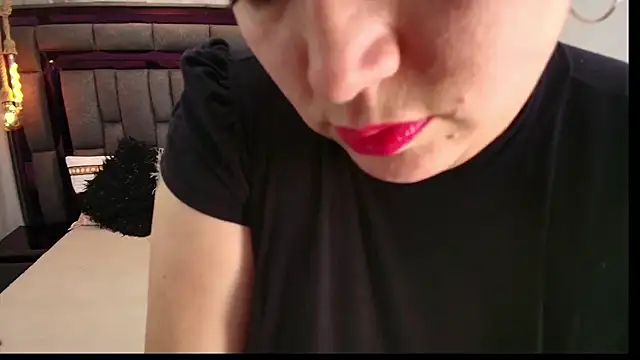 Snapshot of AdelineFiore chatting on October 17, 11:46 am AdelineFiore online show from October 17, 11:46 am