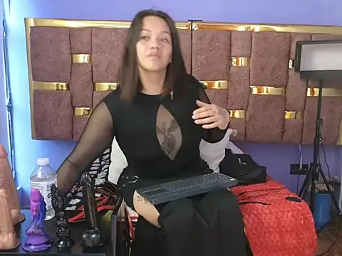 Snapshot of _Alicehills33 chatting on October 3, 11:59 am  Alicehills33 online show from October 3, 11:59 am