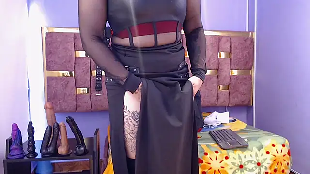 Snapshot of _Alicehills33 chatting on October 27, 12:01 pm  Alicehills33 online show from October 27, 12:01 pm