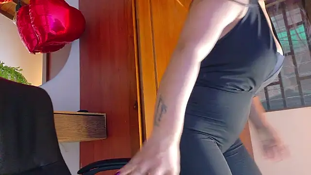 Jennifer Vega1 online show from February 14, 8:44 pm