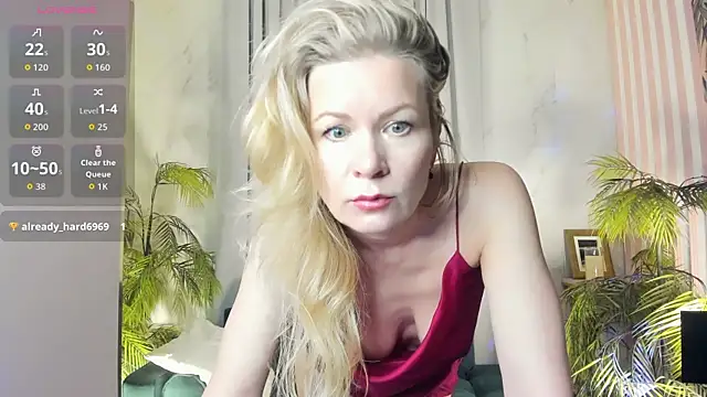 Julia Giulia online show from April 8, 2:30 pm