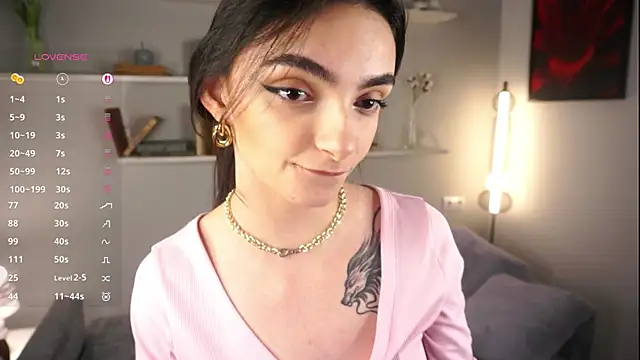 Snapshot of Morena_Dolce chatting on October 1, 4:39 am Morena Dolce online show from October 1, 4:39 am