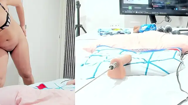 Snapshot of Alani_Queen chatting on October 17, 8:23 pm Alani Queen online show from October 17, 8:23 pm