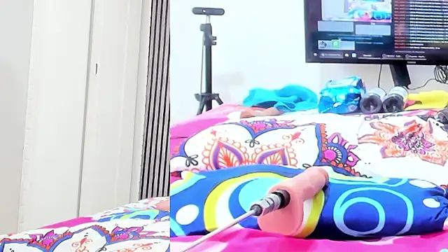 Snapshot of Alani_Queen chatting on October 2, 9:09 pm Alani Queen online show from October 2, 9:09 pm