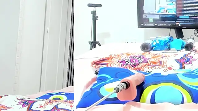 Snapshot of Alani_Queen chatting on October 1, 8:58 pm Alani Queen online show from October 1, 8:58 pm