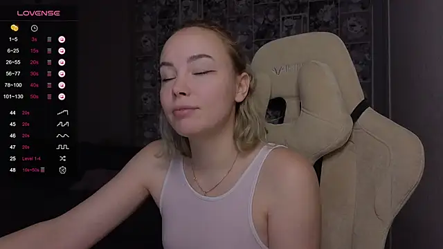 CutieGoose online show from October 15, 8:39 am