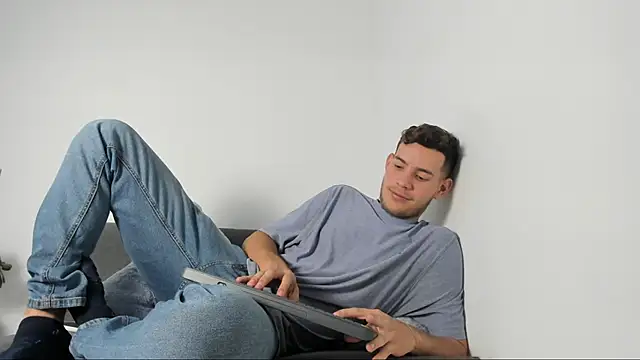 lara and danny online show from October 30, 8:43 pm