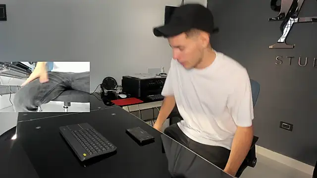 lara and danny online show from October 6, 6:45 pm