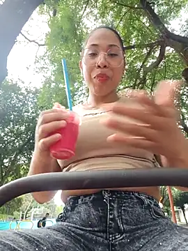 Elowen Clark online show from March 22, 7:20 pm