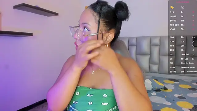 Elowen Clark online show from March 16, 8:02 pm